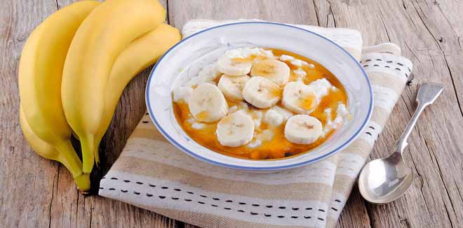 rice pudding with banana slices