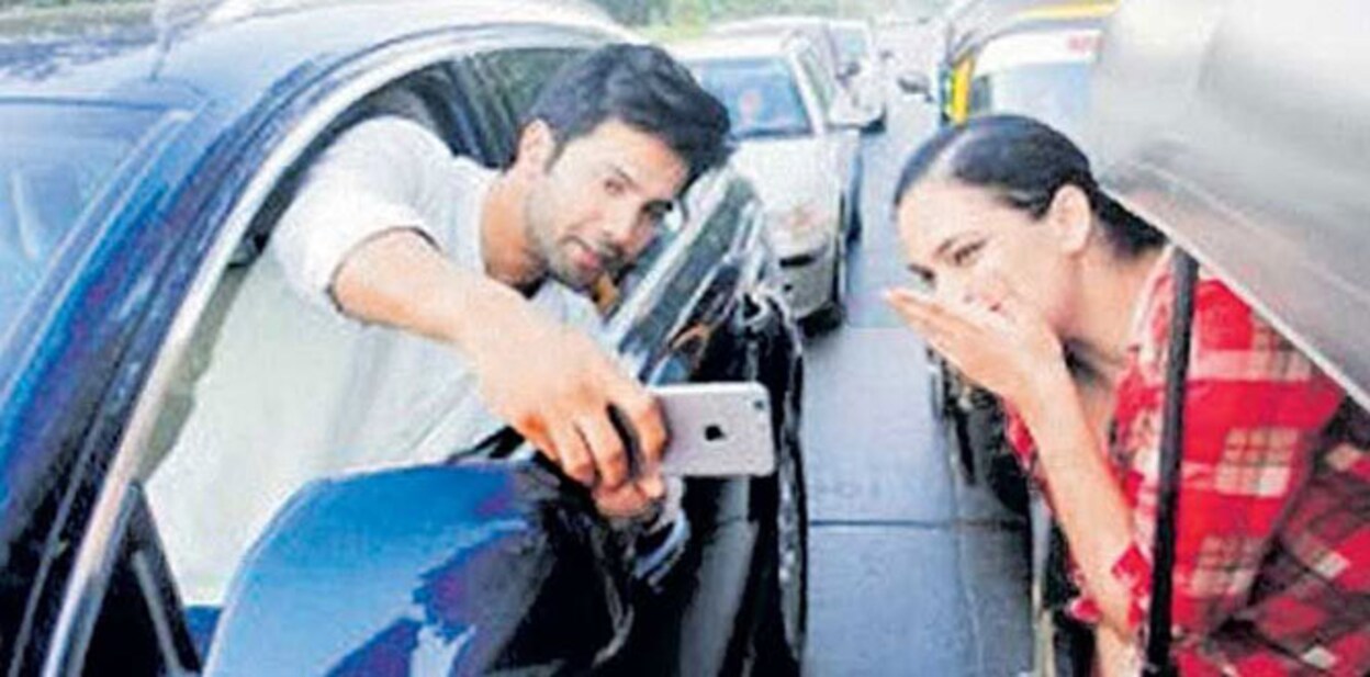 varun-selfie-moment-image-784-410