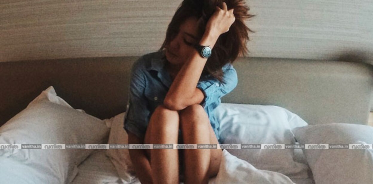 tired-woman-sitting-in-bed