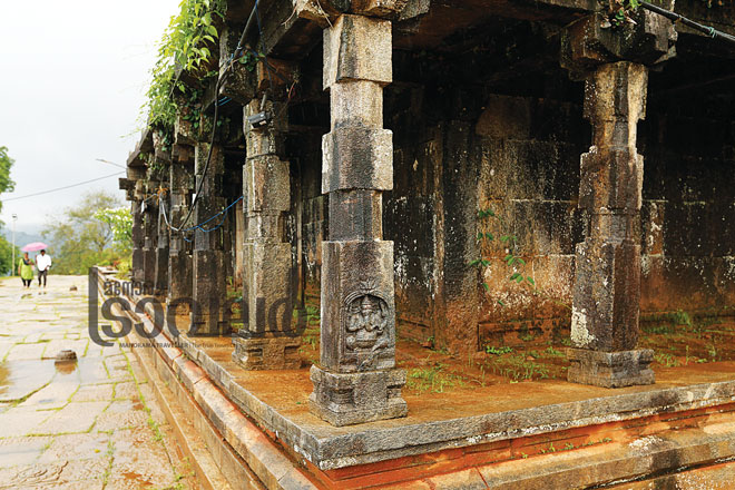 thirunelli-temple-pillar