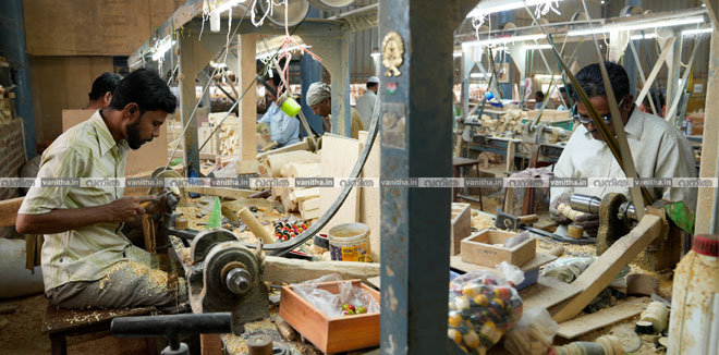 channapatna-wooden-toys-factory