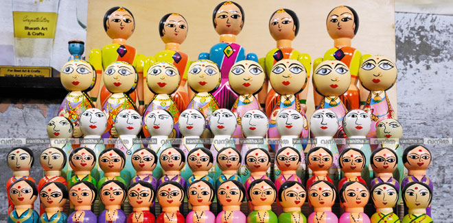channapatna-wooden-toys-women