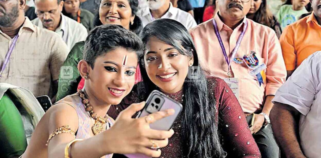 ernakulam-kalady-cbse-school-fest-navya-nair
