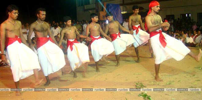 kurampala-puthenkavil-kshethram-adavi-festival-thavadi-thullal