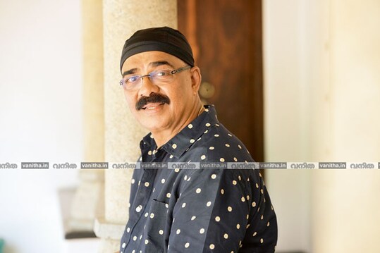 ‘മറ്റൊരു വിവാഹത്തിന് നിർബന്ധിച്ചപ്പോൾ അമ്മ മുടിമുറിച്ചു കളഞ്ഞു’: അച്ഛ ...
