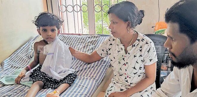 ‘എന്റെ കൈ വേദനിക്കുവാ...’: കൈ മുറിച്ച് മാറ്റിയെന്ന് ആ പൈതലിനോട് എങ്ങനെ പറയും? കാൻസർ വേദനയിൽ നീറി 6 വയസുകാരി