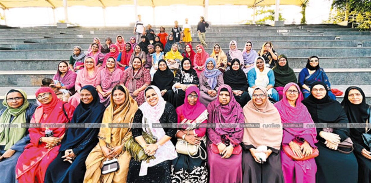 women-club-walkers