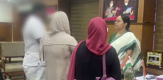 ‘പ്രതി ആശുപത്രിയില്‍ കയറിയിറങ്ങുന്നു, തുടര്‍ചികില്‍സ ബുദ്ധിമുട്ടില്‍’: ഐസിയു പീഡനക്കേസ്, അതിജീവിതയുടെ പരാതി പരിശോധിക്കുമെന്ന് വീണാ ജോര്‍ജ്  
