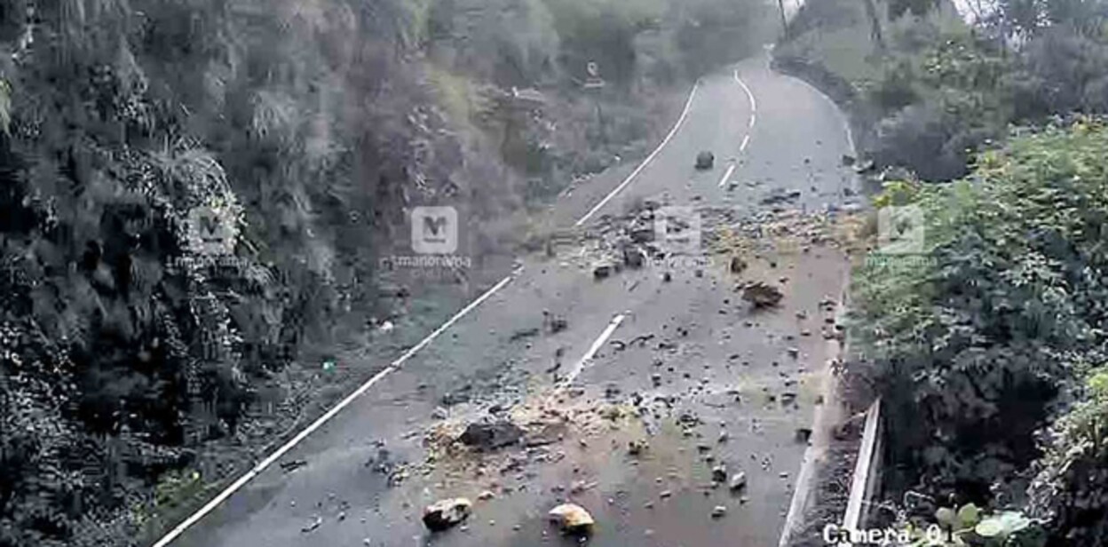idukki-perimedu-stone-fall-to-road