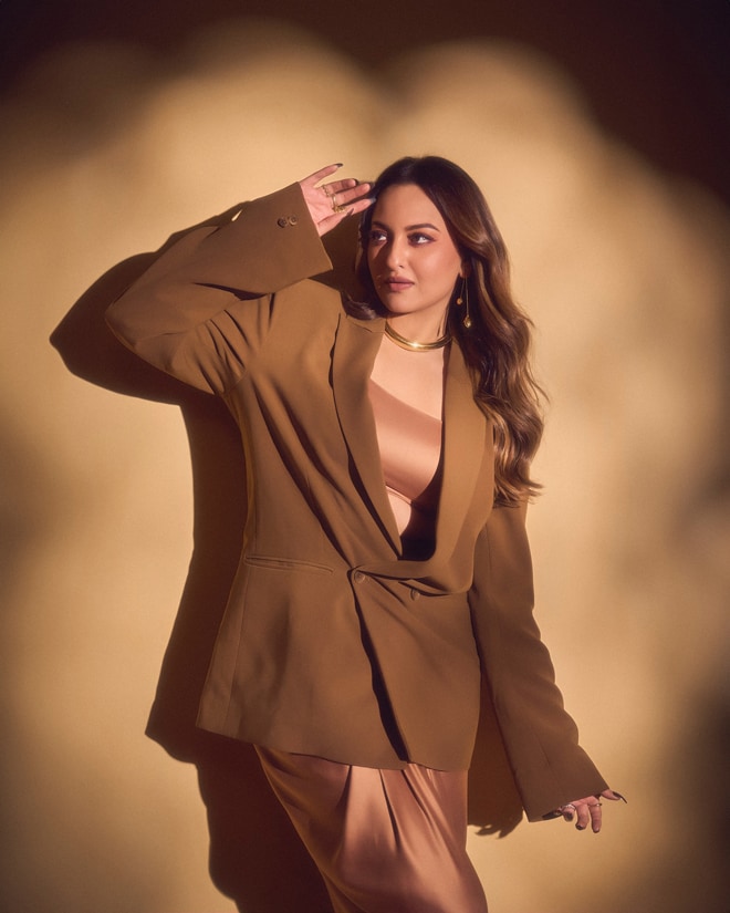 sonakshi-in-copper5 sonakshi-in-copper5