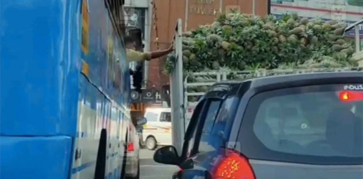 bus-driver-viral-video