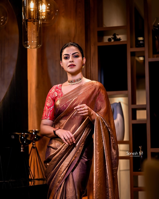 anusree-golden-saree-4 anusree-golden-saree-4