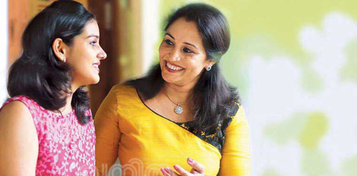 mom-with-girl