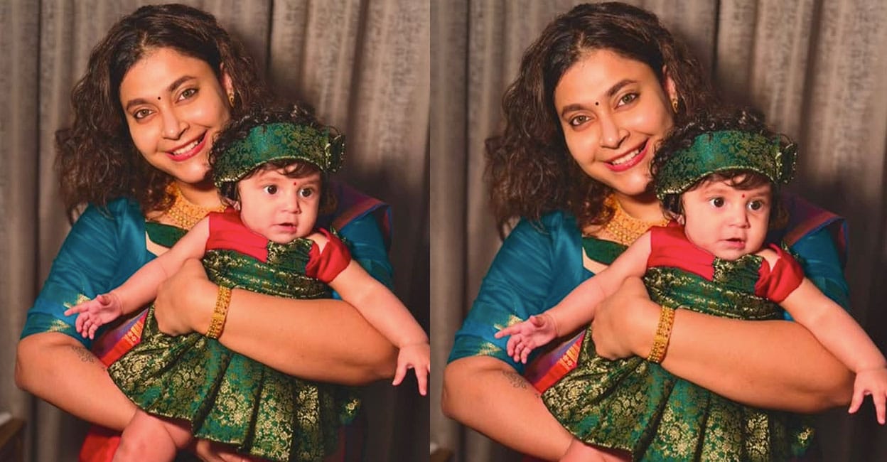 parvathy-nambiar-and-daughter