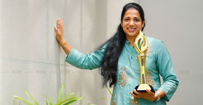 ‘എനിക്ക് പഠിക്കാൻ ഒരുപാടിഷ്ടമായിരുന്നു; പക്ഷേ, എല്ലാ ഭാരവും അപ്പന്റെ തോളിൽ വയ്ക്കാൻ തോന്നിയില്ല’: അഭിമാന നേട്ടത്തില്‍ അജിമോൾ പ്രദീപ്