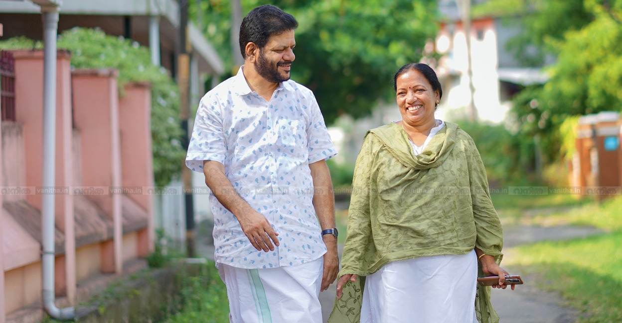 sreekandan-and-wife-thulsi