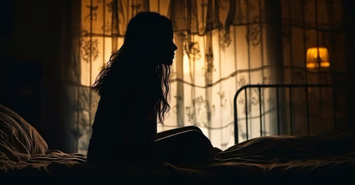 karuvatta-girl-sad-life
