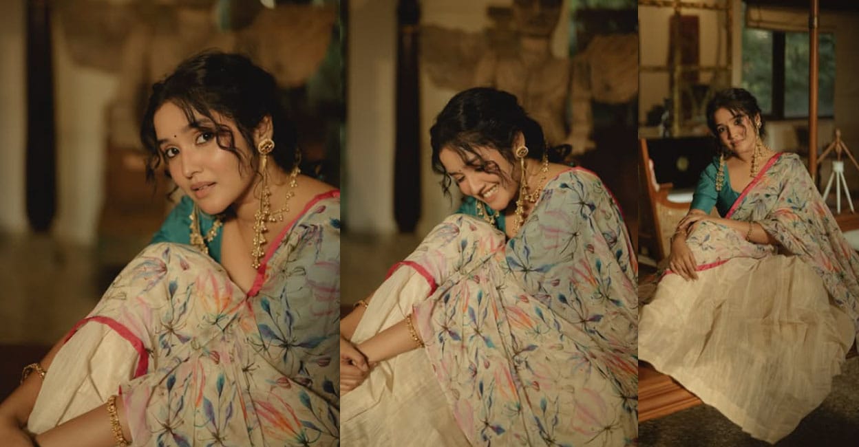 anikha-surendran-half-saree-pics