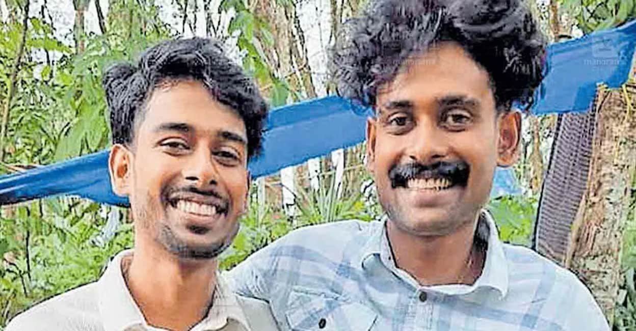 മുഹമ്മദ് ഖനി അഫ്രാരിസ് സഹോദരൻ എം.കെ.സഫ്രാരിസിനൊപ്പം