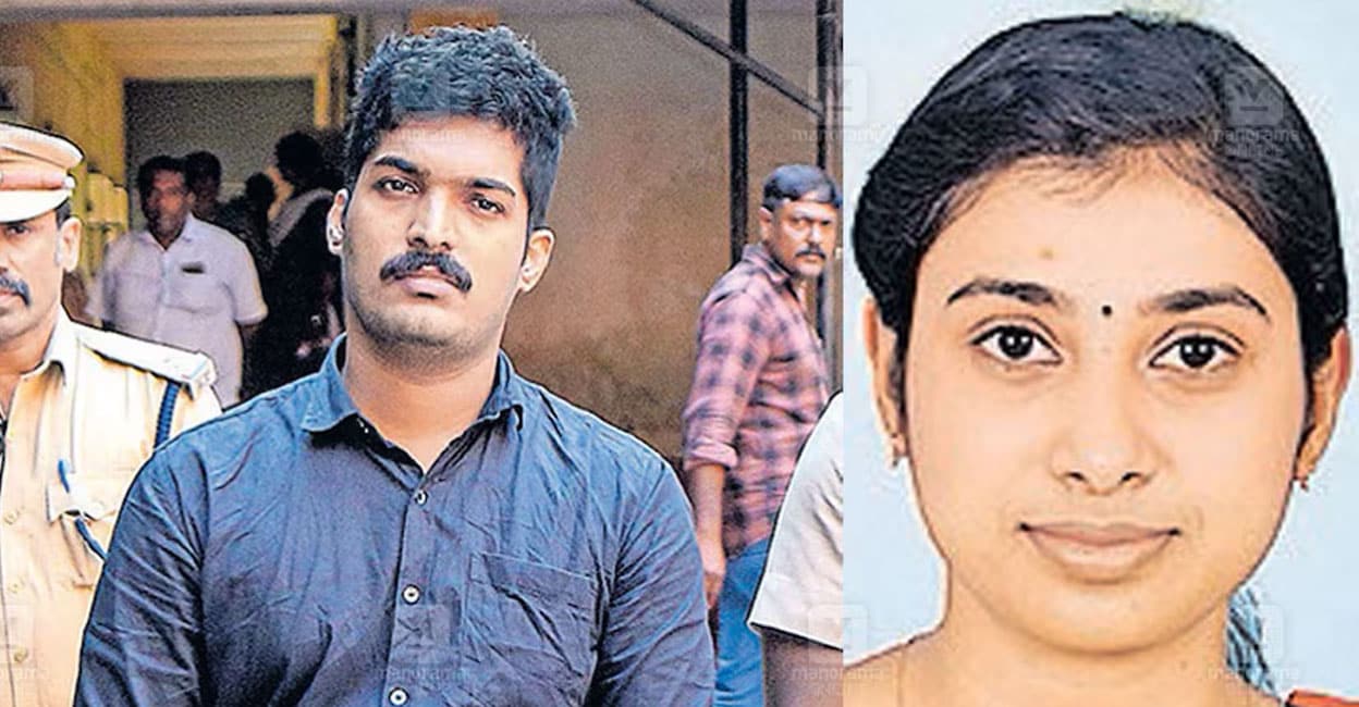 1) കവിത കൊലക്കേസ് വിധിക്കു ശേഷം പ്രതി അജിൻ റെജി മാത്യുവിനെ പത്തനംതിട്ട അഡീഷനൽ ജില്ലാ കോടതി ഒന്നിൽ നിന്നു ജയിലിലേക്കു കൊണ്ടു പോകുന്നു. 2) കൊല്ലപ്പെട്ട കവിത. (ഫൊട്ടോ: മനോരമ)