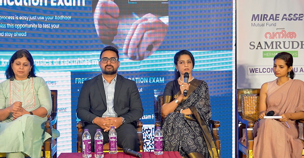 വനിത– സമൃദ്ധി സാമ്പത്തിക സെമിനാറിൽ നടന്ന പാനൽ ചർച്ച