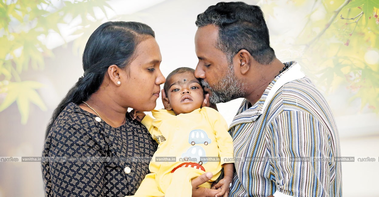 കാശിയെ ഓമനിച്ച് അശ്വിനിയും സുജിത്തും (ഫോട്ടോ: സുഭാഷ് കുമാരപുരം)