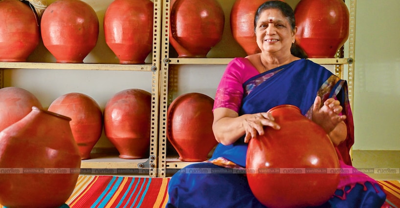 ‘സ്ത്രീ ഘടം വായിക്കുന്നതിന്റെ ഒപ്പമിരിക്കില്ല’: മൃദംഗ വിദ്വാന്റെ വാശി: തളരാതെ താളംപിടിച്ച് സുകന്യ റാംഗോപാൽ