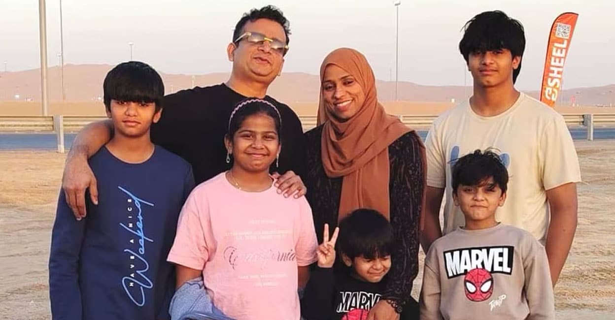 അപകടത്തിൽപ്പെട്ട കുടുംബം ലിവാ ഫെസ്റ്റിവൽ സ്ഥലത്ത് നിന്ന് അവസാനമായി എടുത്ത ചിത്രം.  ചിത്രം∙ സ്പെഷൽ അറേഞ്ച്മെന്റ്