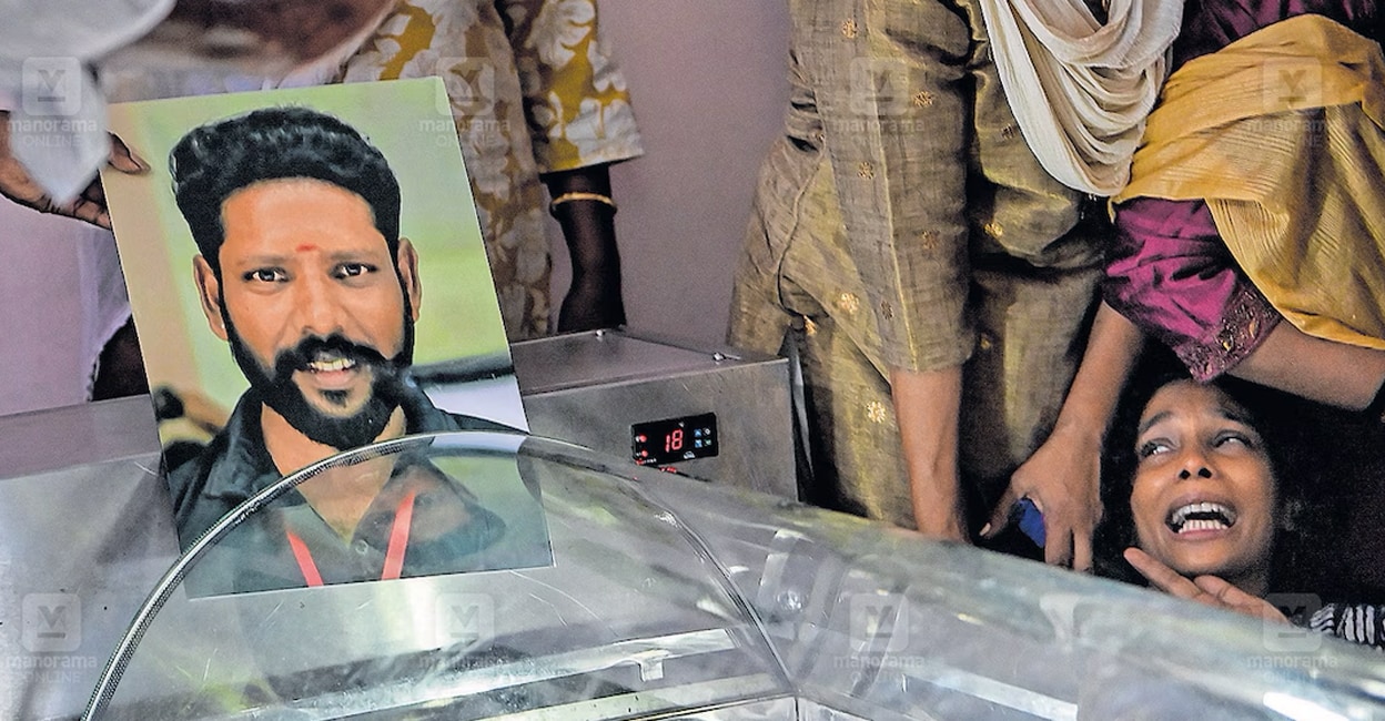 thrissur-fireworks-bijeesh-death