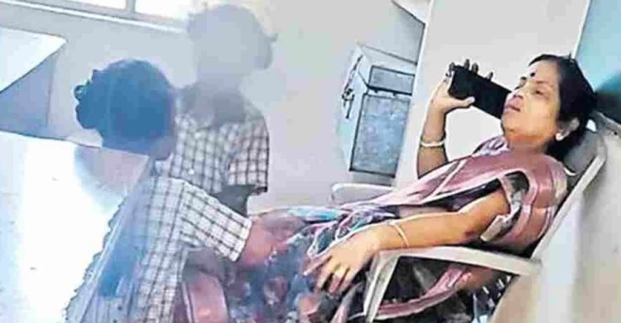 students-massage-teacher-foot