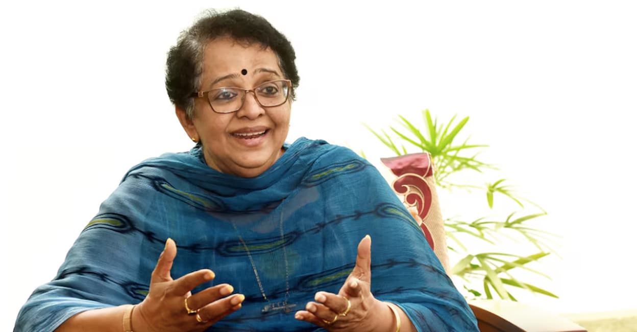 mallika-sukumaran-angry-amma-party