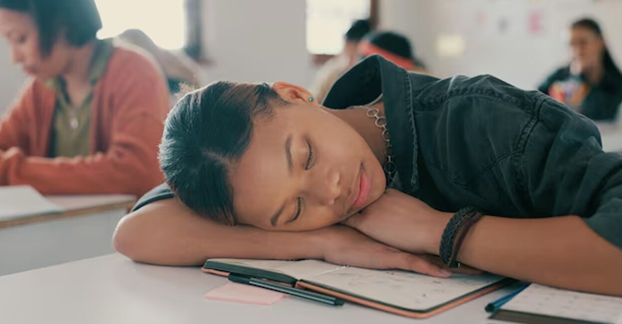 girl-sleep-at-class