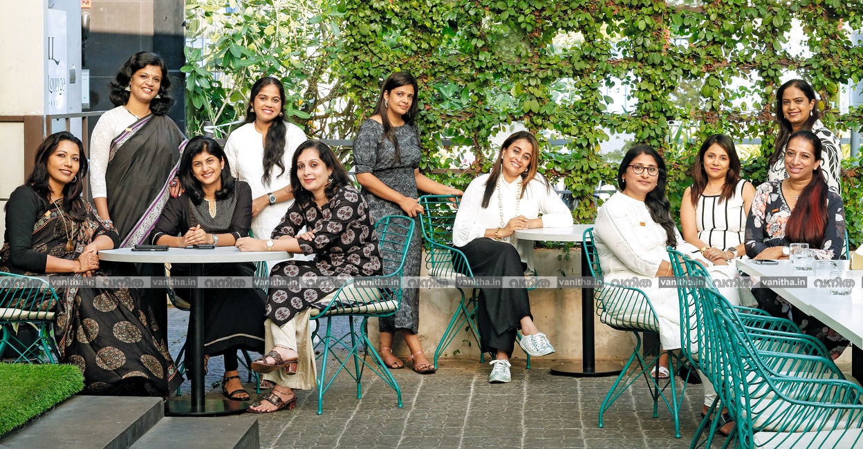 moms-group-cover moms-group-cover