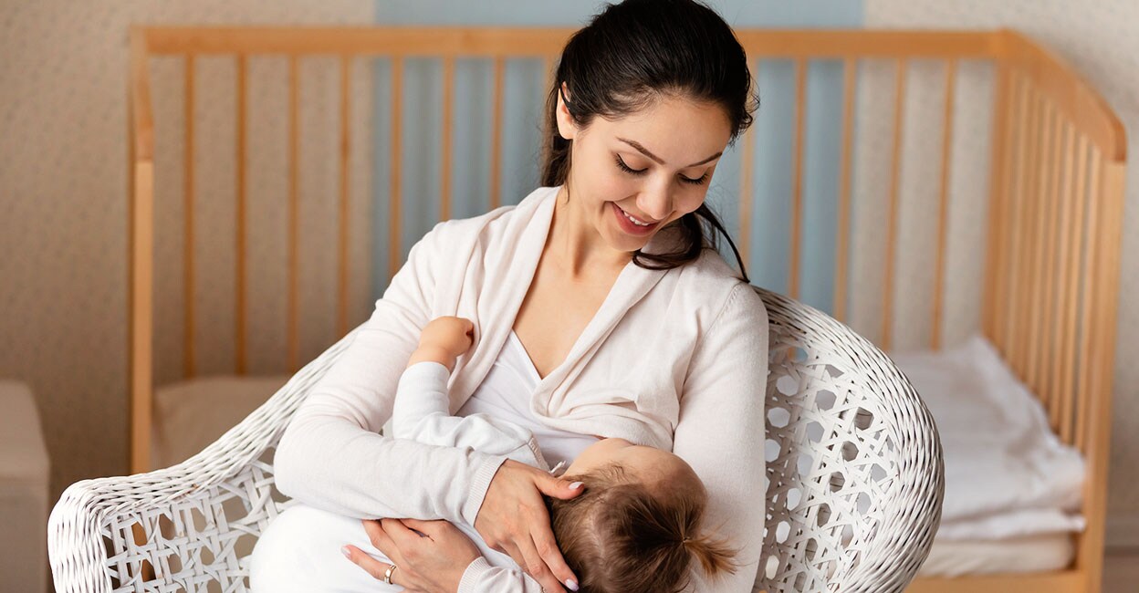 breast-feeding-mom