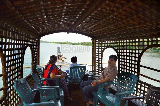 8)Chettuva-tourists-in-boat 8)Chettuva-tourists-in-boat