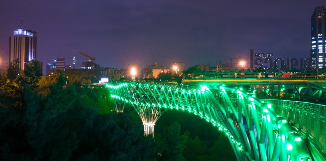 tabiyat bridge green  light