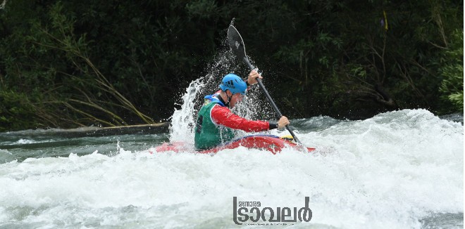 whitewater kayaking2